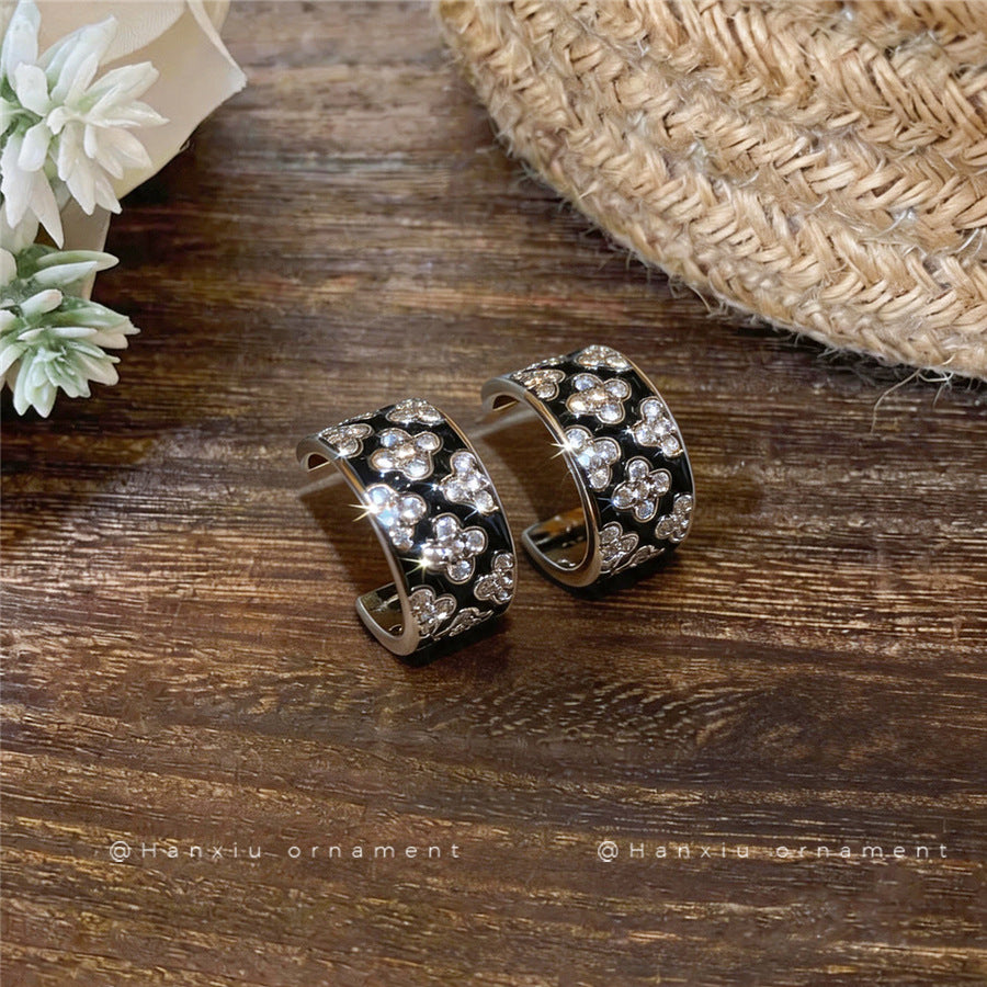 Minimalist Round Zircon Stud Earrings - view 4