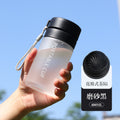 运动水杯批发户外大容量磨砂透明塑料水杯便携提绳带茶漏杯子定制