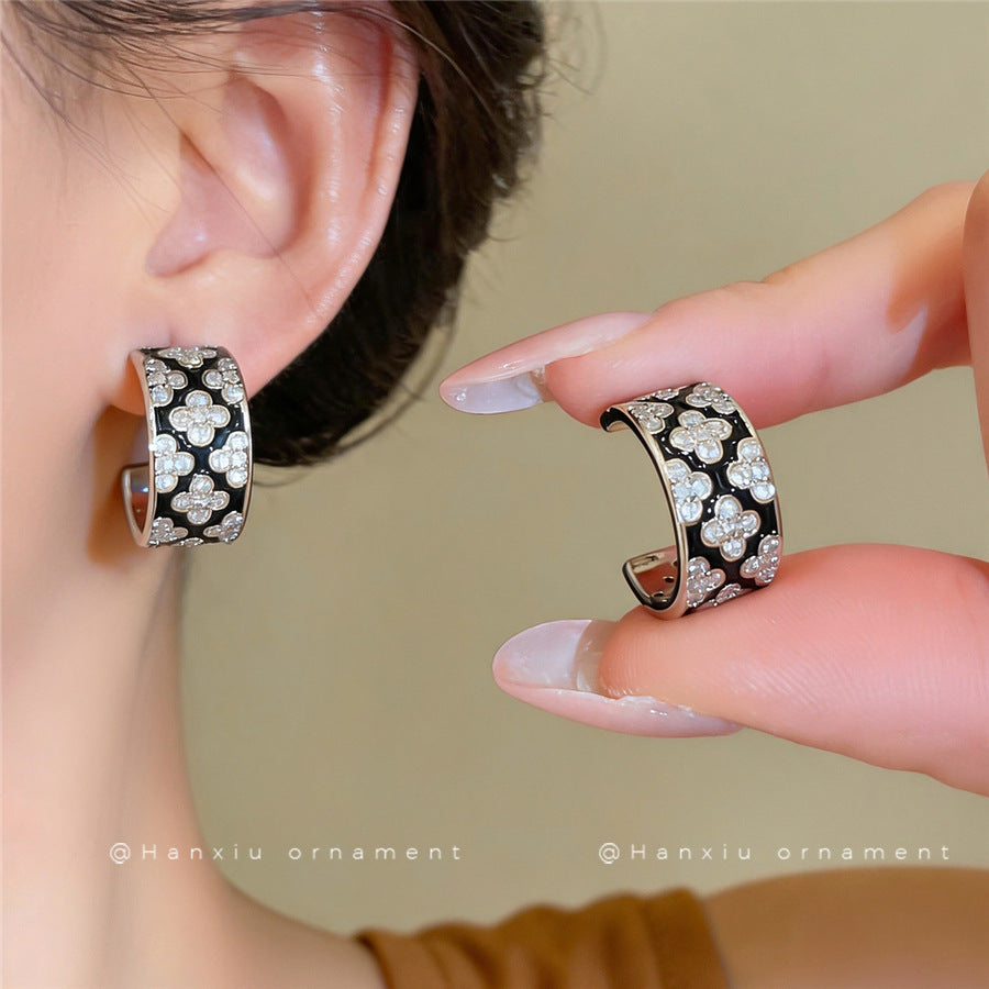 Minimalist Round Zircon Stud Earrings - view 3
