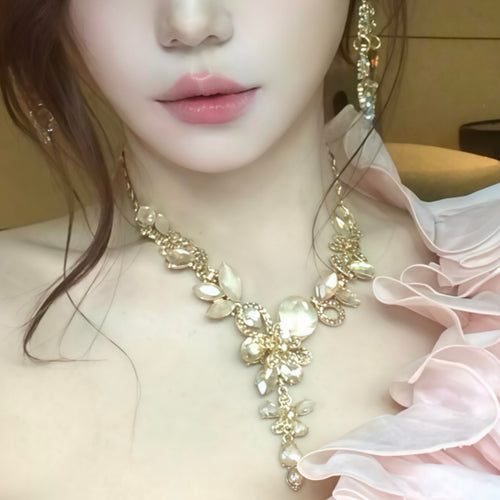 Champagne Teardrop Flower Necklace Women 2026 Bestseller Clavicle Chain Premium Light Luxury Niche Choker Banquet Necklace
