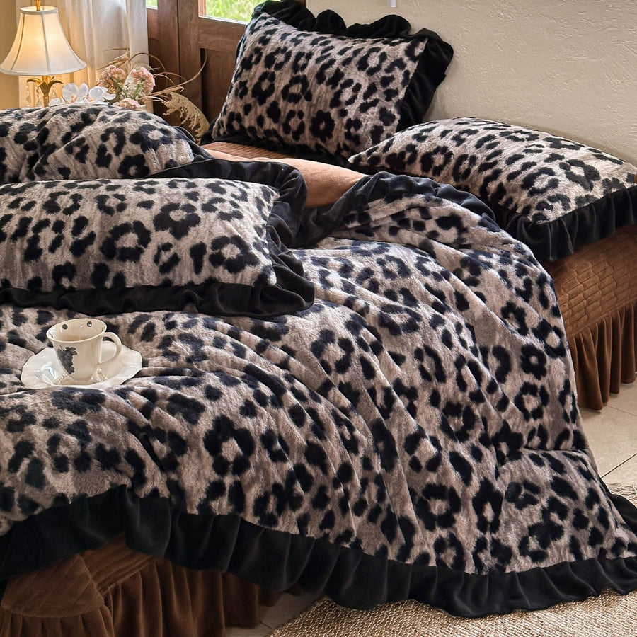 Black Edge Mirror Flower Milk Velvet 4-Piece Bedding Set - view 2