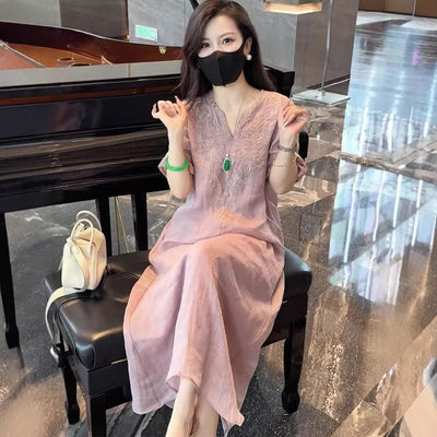 2025夏季新款宽松显瘦气质长裙子新中式国风重工刺绣V领连衣裙女